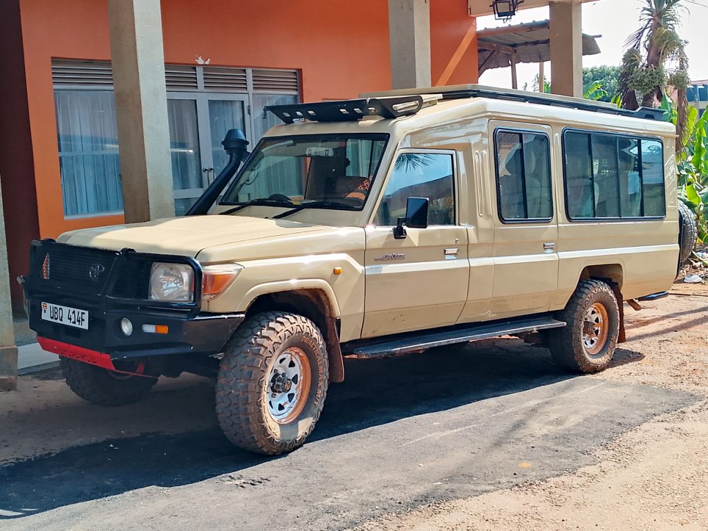 Safari-Land-Cruiser-Extended-for-your-East-Africa-Safari